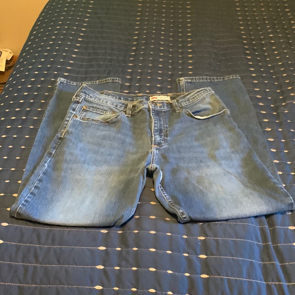 Mens Wrangler Straight Fit 34x29 jeans. Good condition.